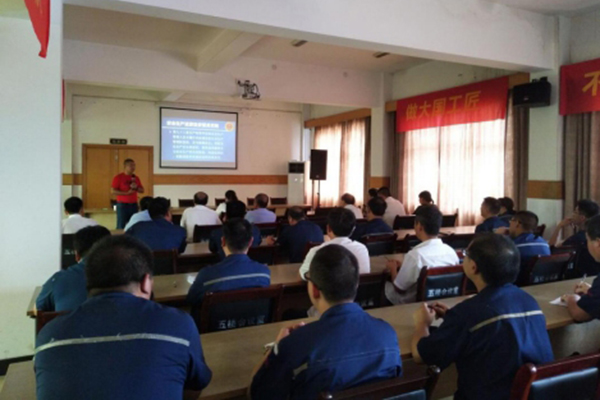 伟德国际(bevictor)官方网站-源自英国始于1946集团对员工进行安全培训。